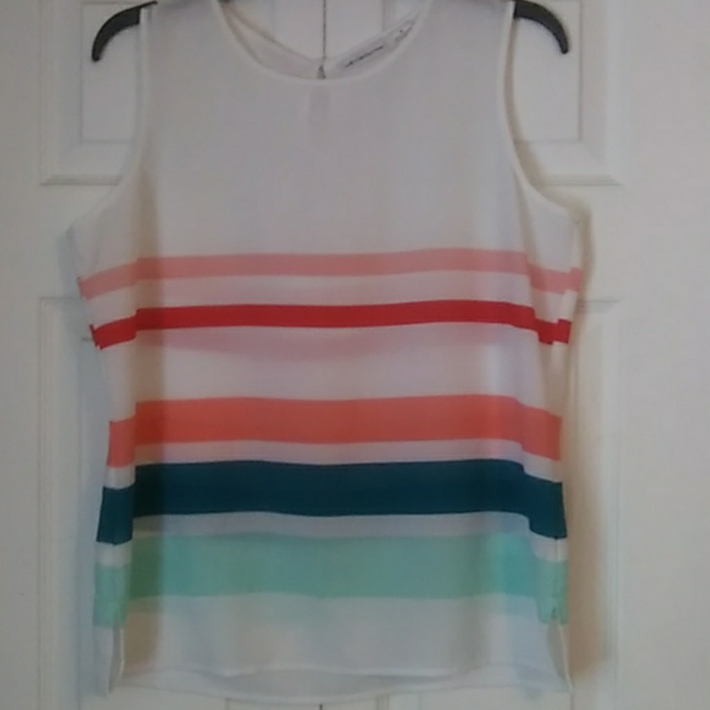 Top - Picture 2 of 2